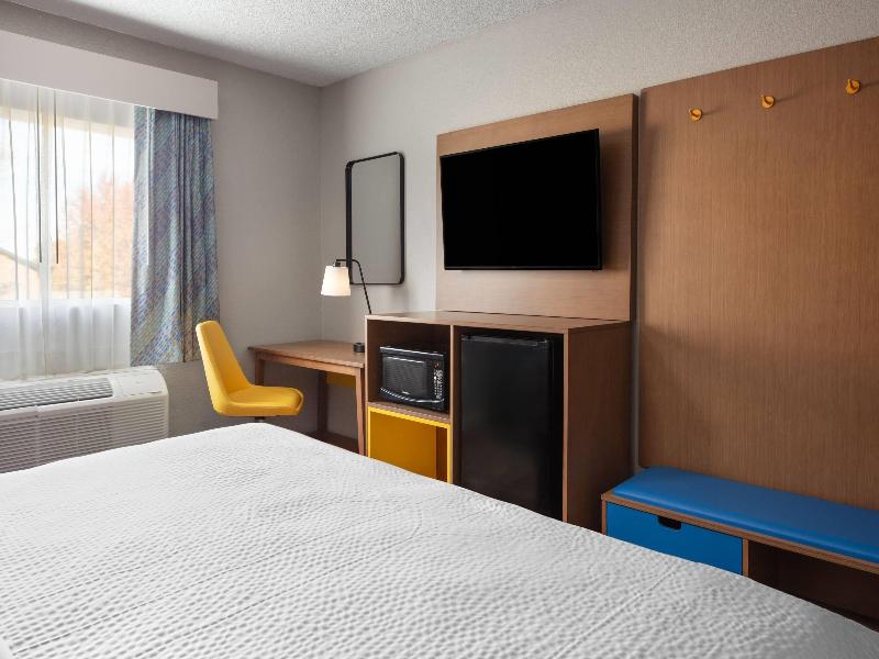 Days Inn by Wyndham Omaha NE image