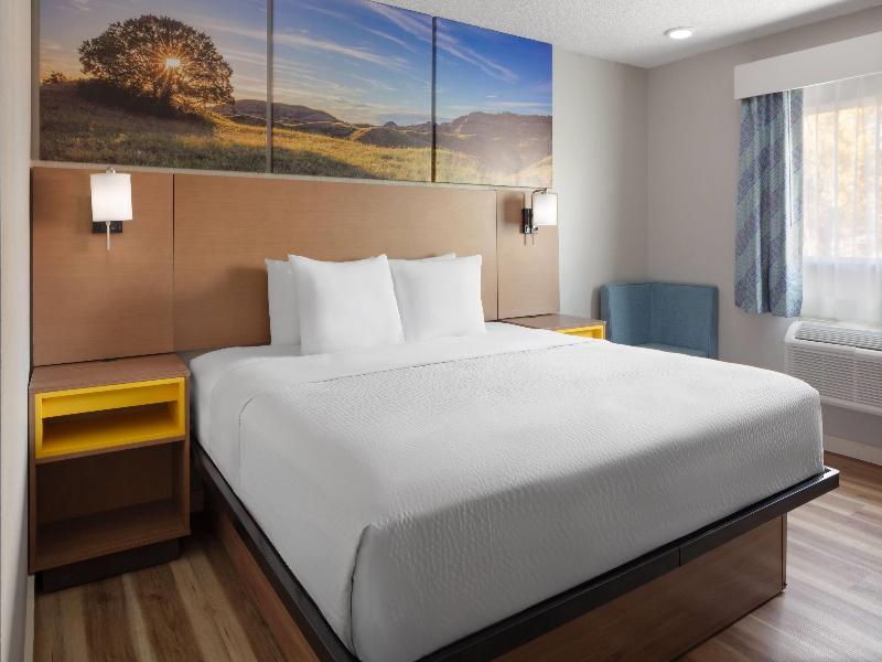 Days Inn by Wyndham Omaha NE image