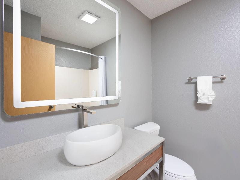 Days Inn by Wyndham Omaha NE image