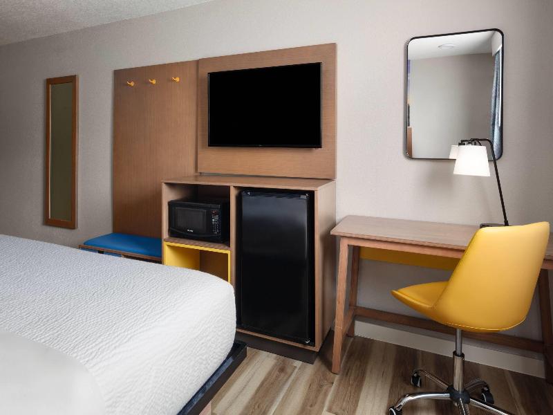 Days Inn by Wyndham Omaha NE image