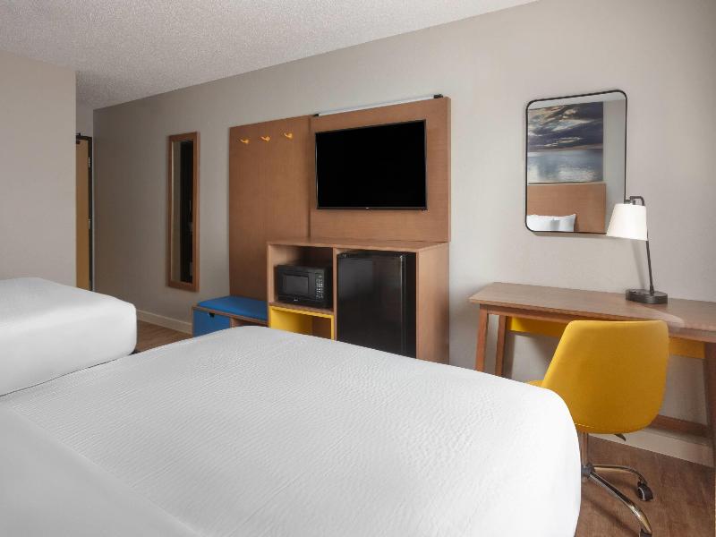 Days Inn by Wyndham Omaha NE image