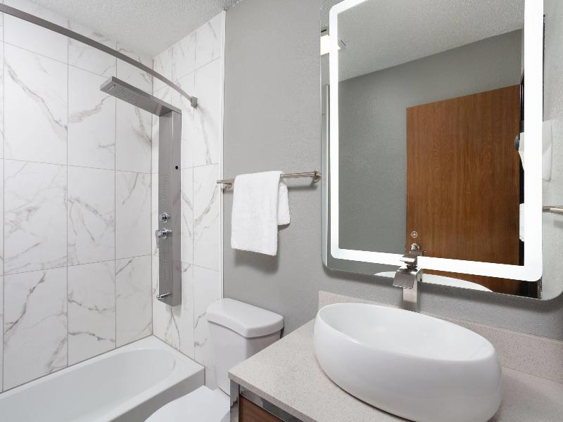 Days Inn by Wyndham Omaha NE image