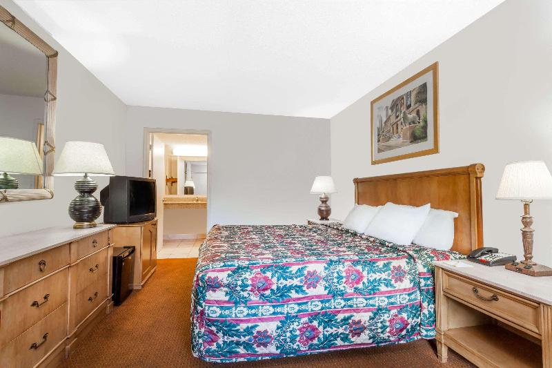 Rodeway Inn Owensboro South image