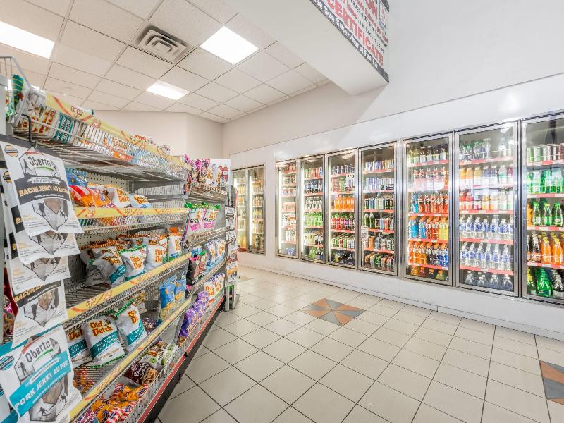 Super 8 by Wyndham Mississauga image