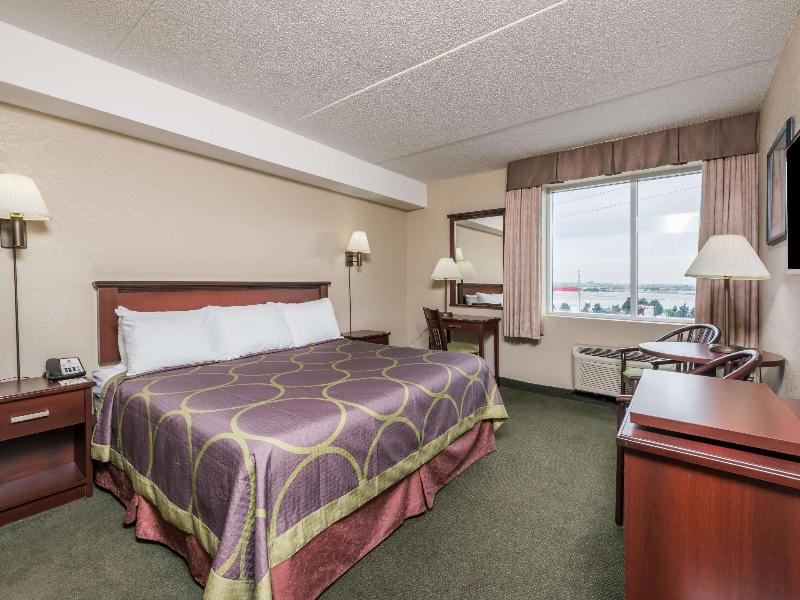 Super 8 by Wyndham Mississauga image