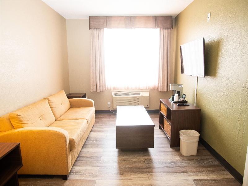 Super 8 by Wyndham Mississauga image