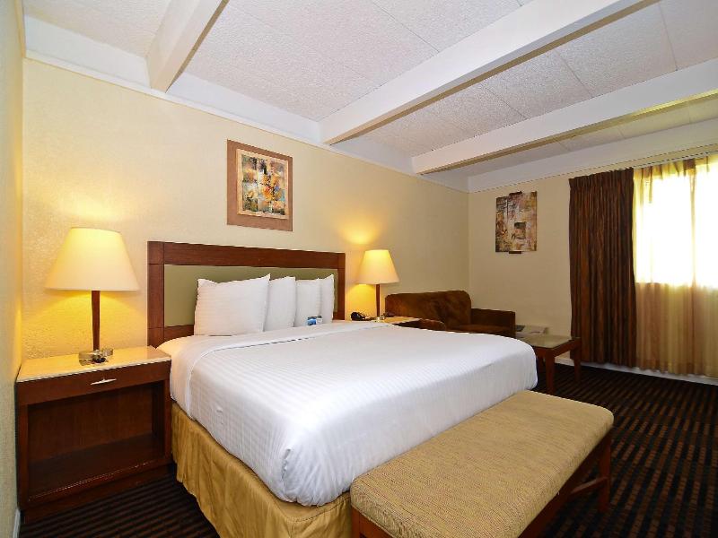 Lexington Inn & Suites - N.W. Chicago West/Elgin image