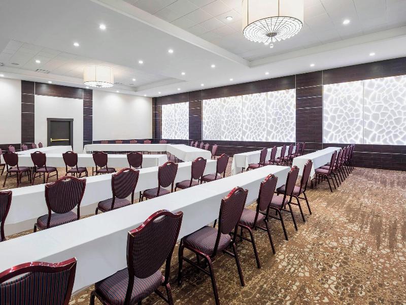 Four Points By Sheraton Chicago O'Hare Airport image