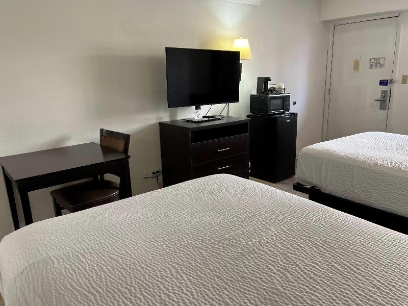 Days Inn by Wyndham Overland Park image