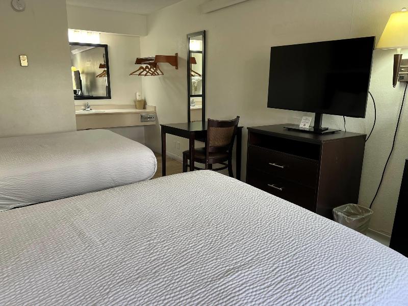 Days Inn by Wyndham Overland Park image