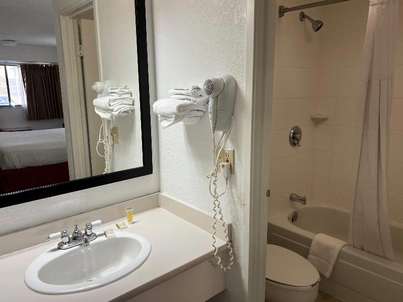 Days Inn by Wyndham Overland Park image