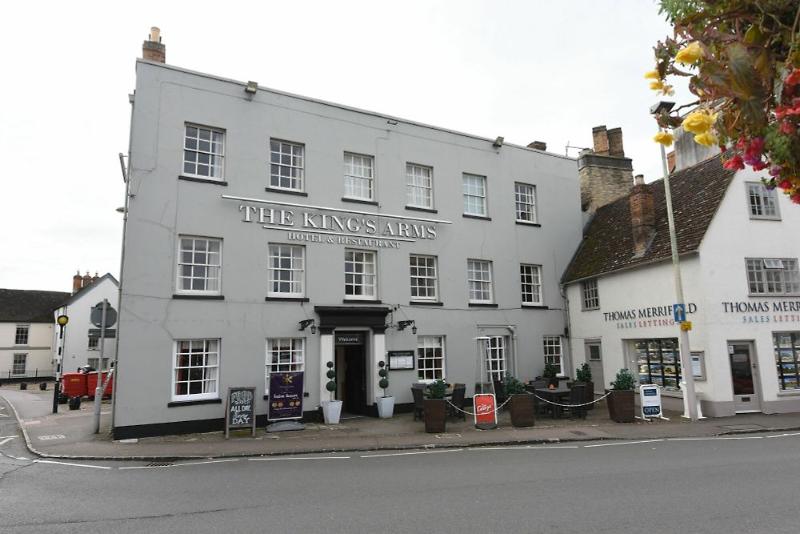 The Kings Arms Hotel — exterior view