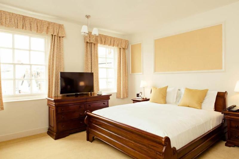 The Kings Arms Hotel image
