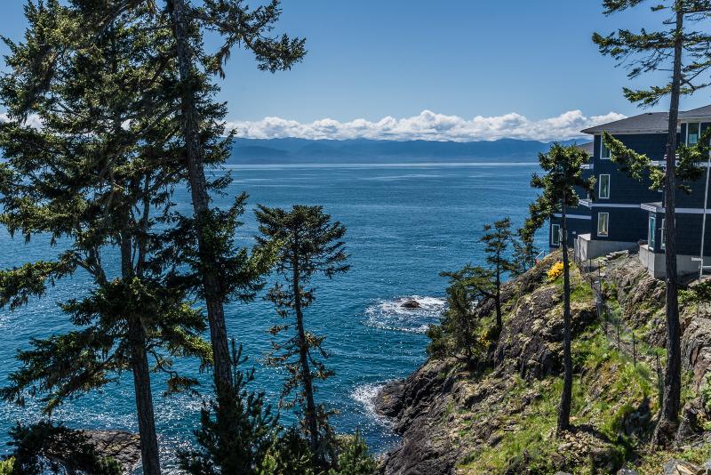 SookePoint Ocean Cottage Resort — exterior view