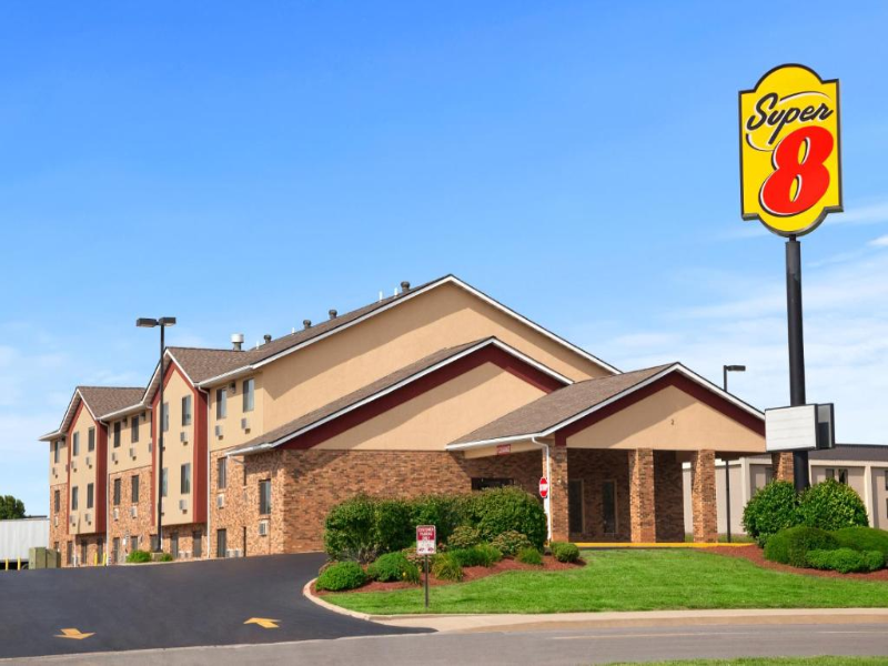 Super 8 by Wyndham Collinsville St. Louis image