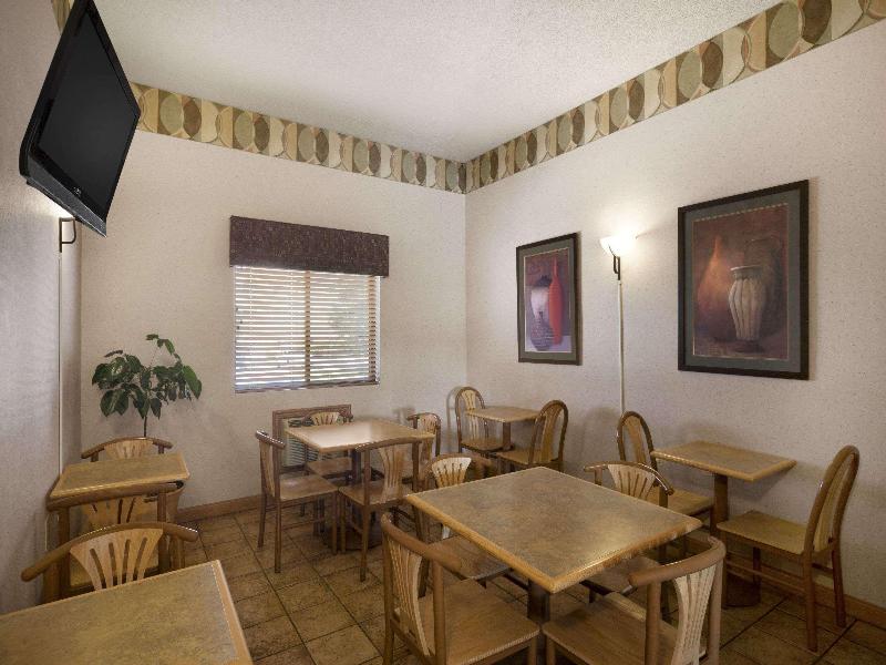Super 8 by Wyndham Collinsville St. Louis image