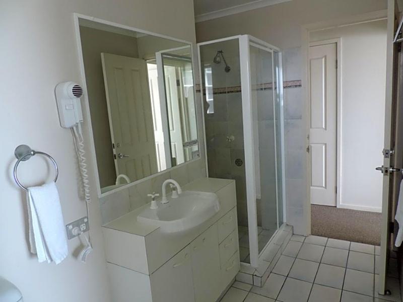 Emerald Sands Boutique Apartments image