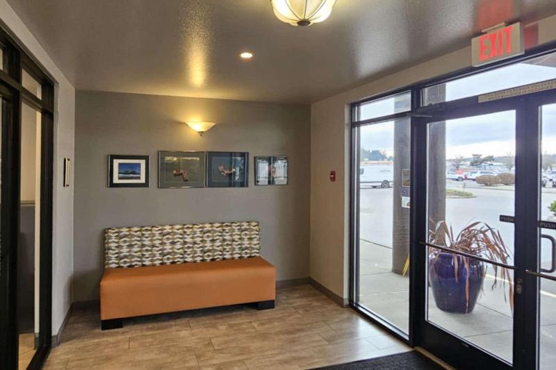 Edgewater Inn And Suites,Coos Bay image