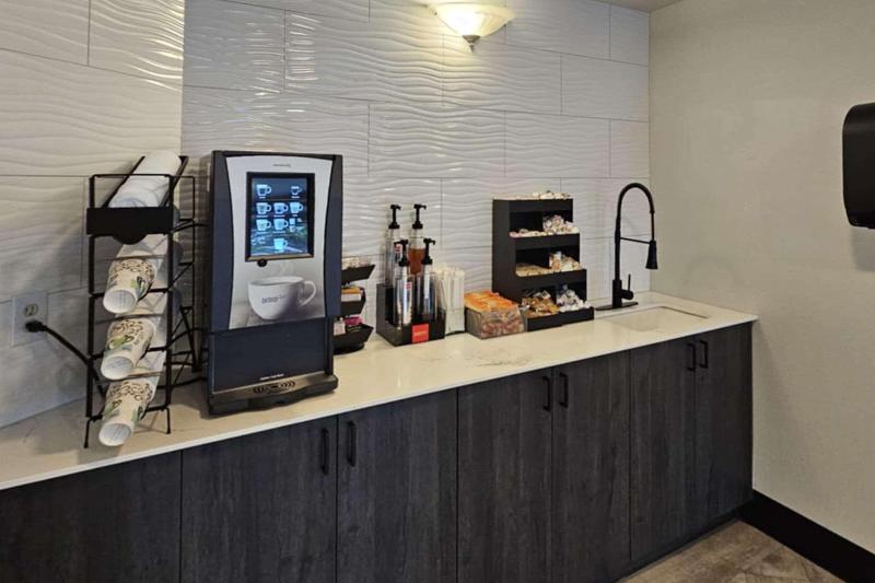 Edgewater Inn And Suites,Coos Bay image