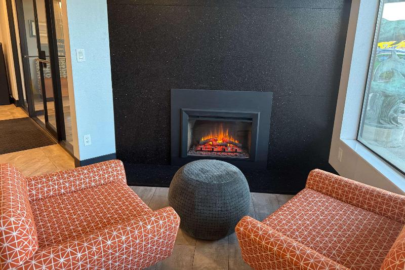 Edgewater Inn And Suites,Coos Bay image