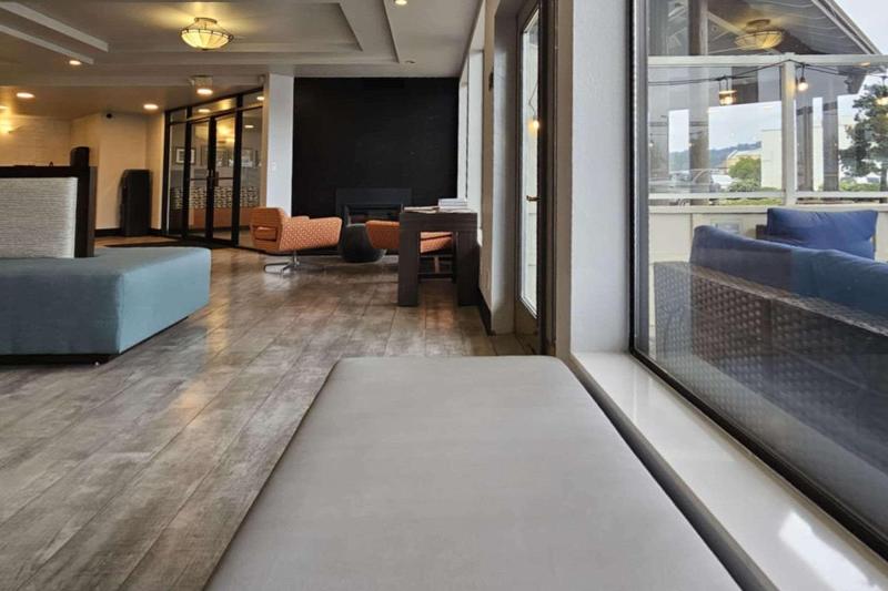 Edgewater Inn And Suites,Coos Bay image
