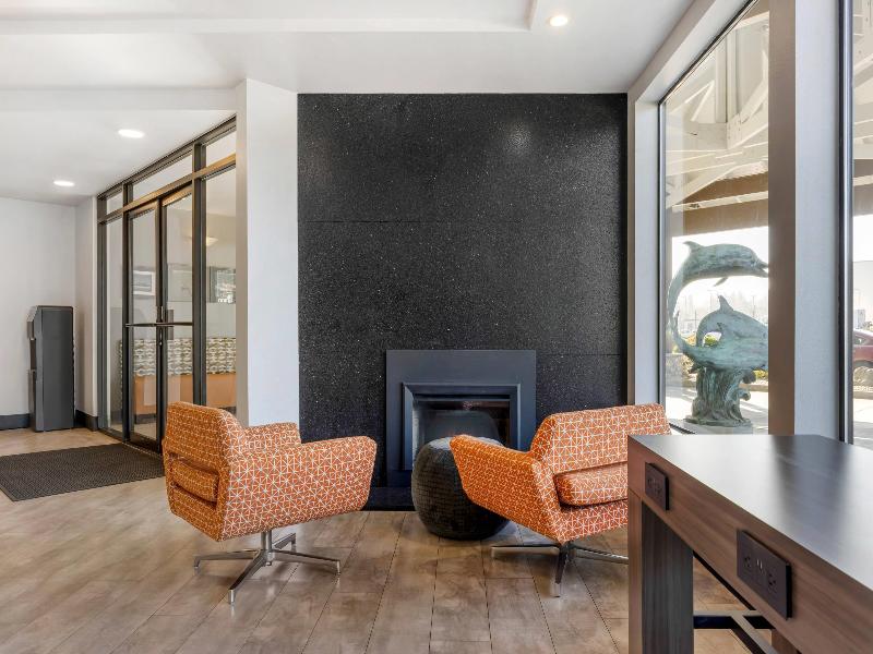 Edgewater Inn And Suites,Coos Bay image