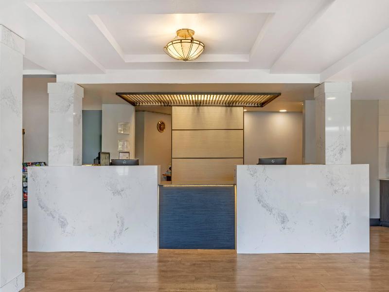 Edgewater Inn And Suites,Coos Bay image