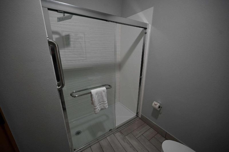 Edgewater Inn And Suites,Coos Bay image
