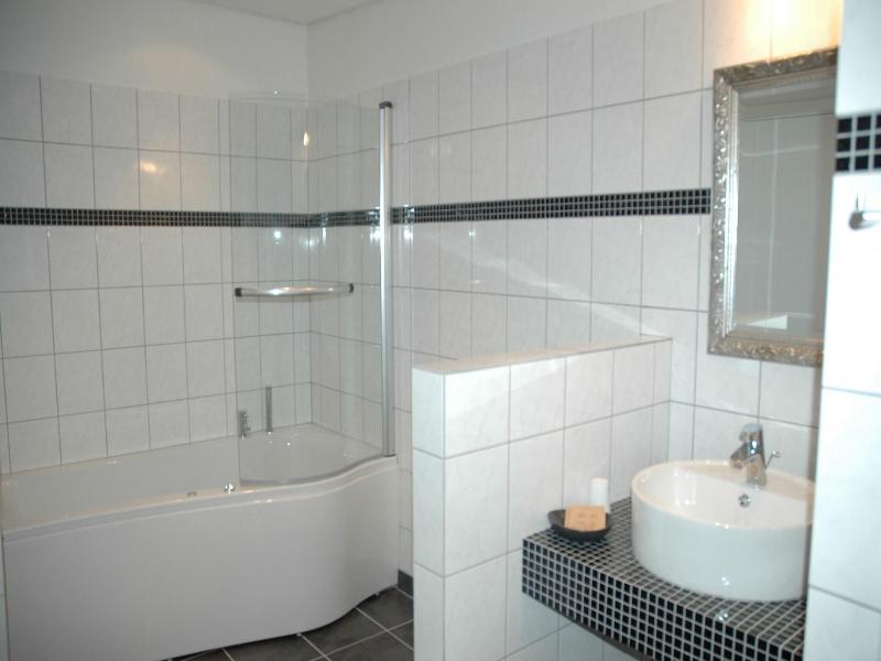 Bromølle Kro image