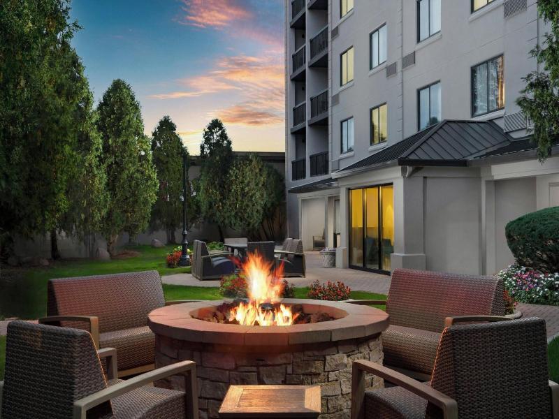 Courtyard By Marriott Chicago Midway Airport image