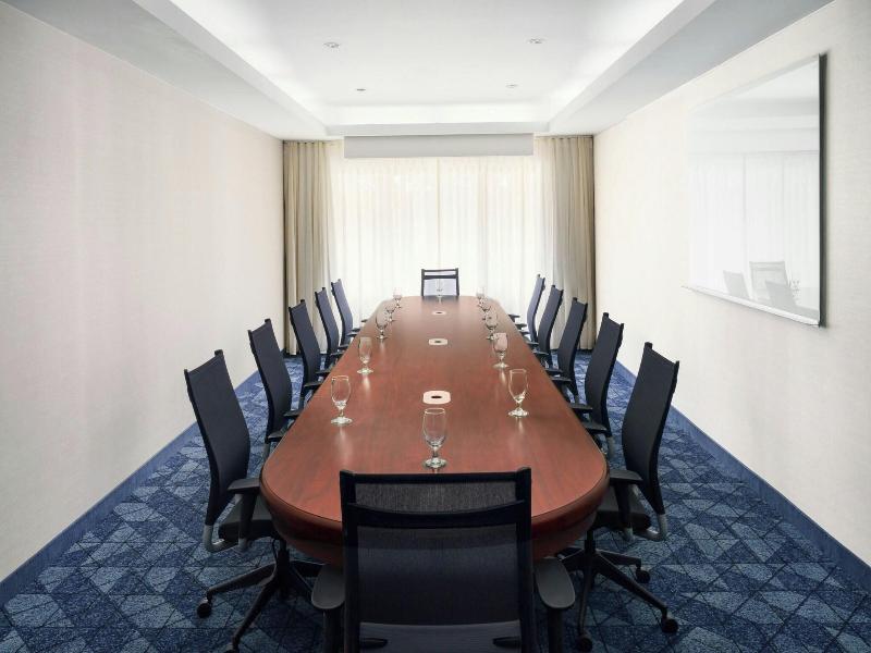 Courtyard By Marriott Chicago Midway Airport image