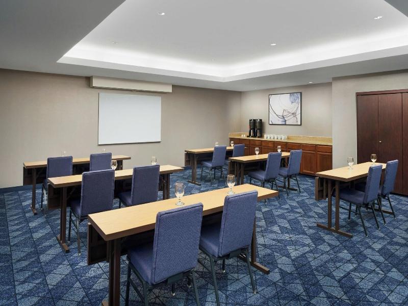 Courtyard By Marriott Chicago Midway Airport image