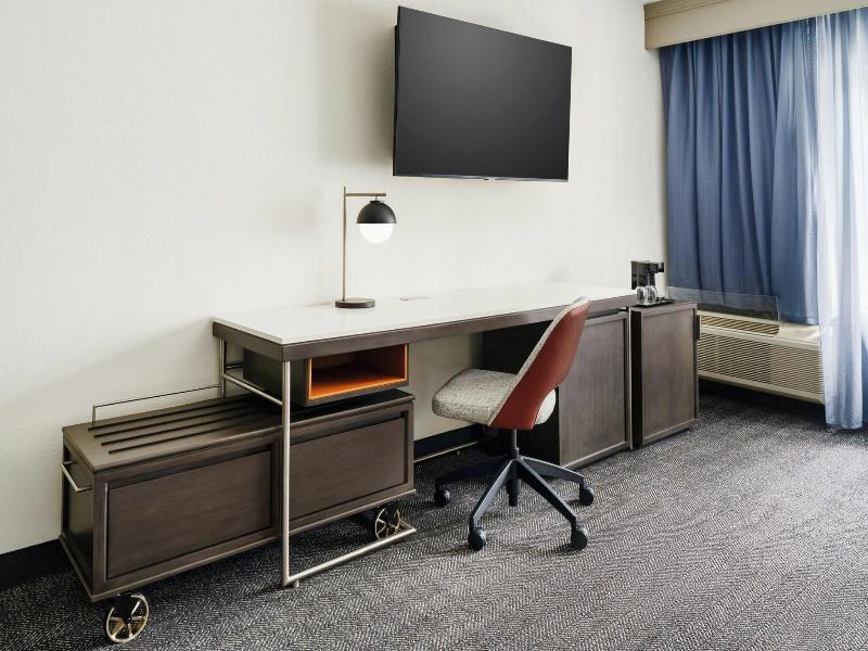 Courtyard By Marriott Chicago Midway Airport image