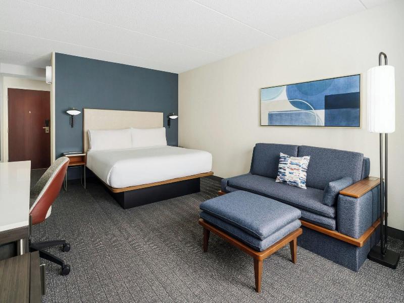 Courtyard By Marriott Chicago Midway Airport image