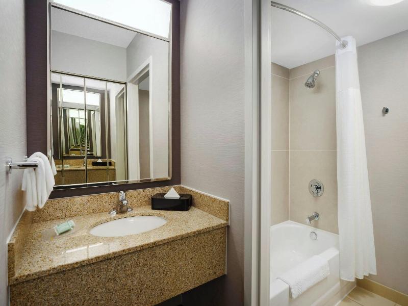 Courtyard By Marriott Chicago Midway Airport image