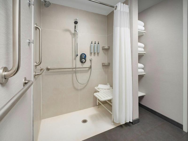 Courtyard By Marriott Chicago Midway Airport image