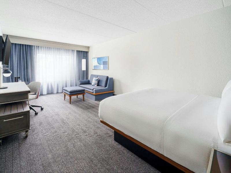 Courtyard By Marriott Chicago Midway Airport image