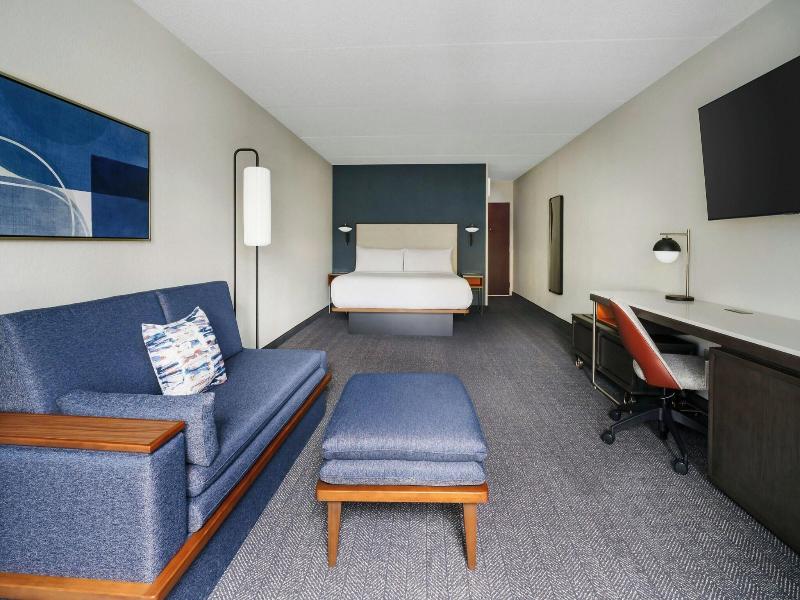 Courtyard By Marriott Chicago Midway Airport image
