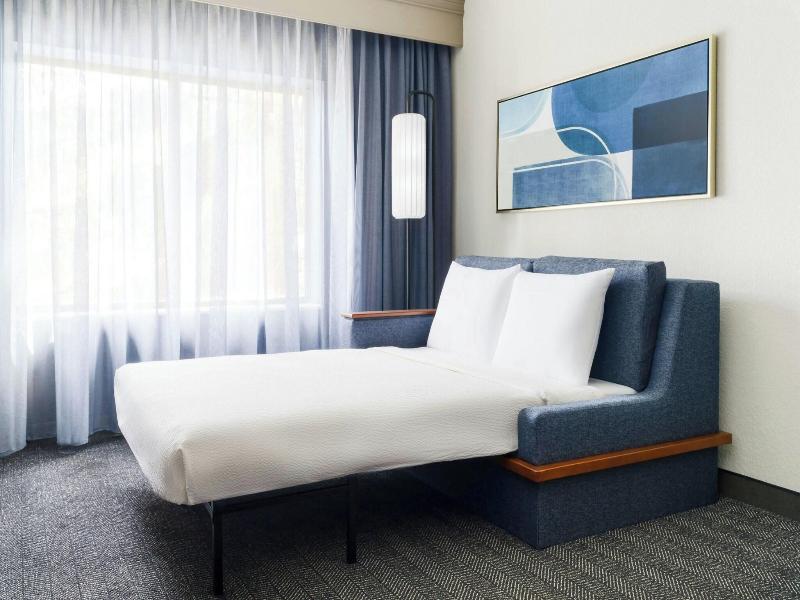 Courtyard By Marriott Chicago Midway Airport image