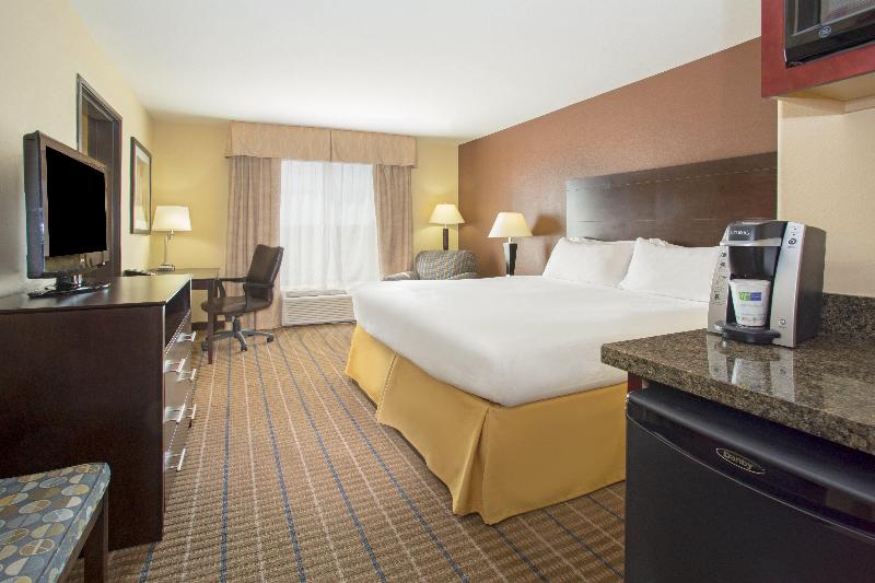 Holiday Inn Express Hotel & Suites Pauls Valley photo 11