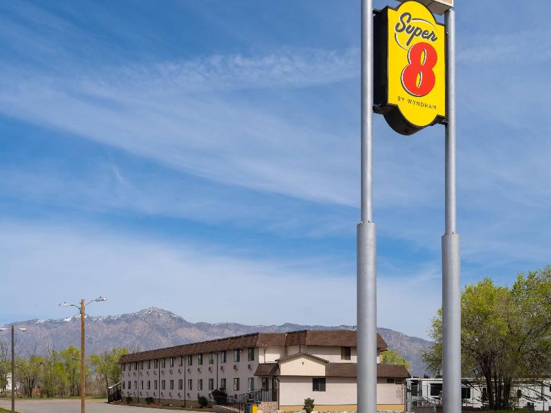 Super 8 By Wyndham Ogden — general view