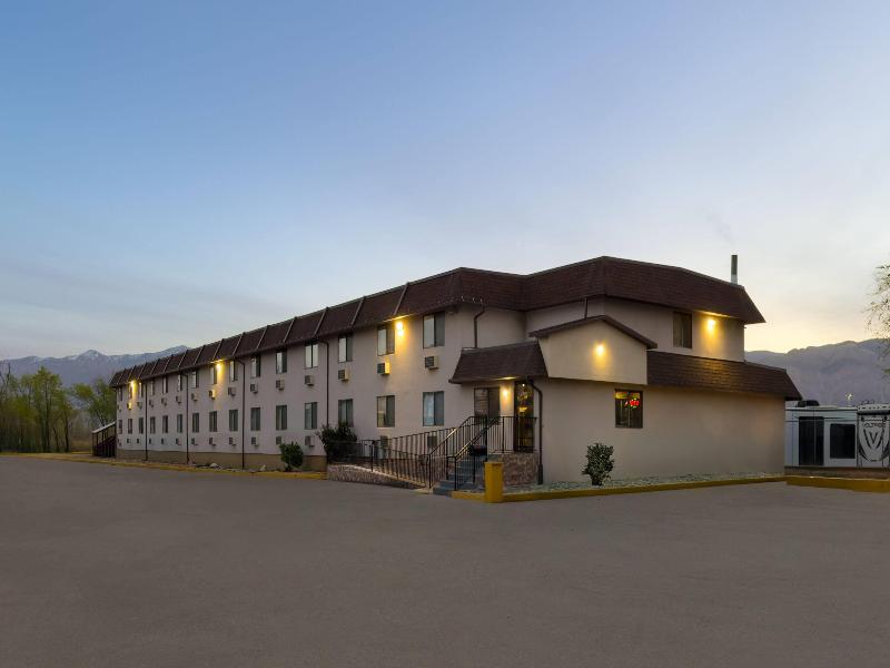 Super 8 By Wyndham Ogden — general view