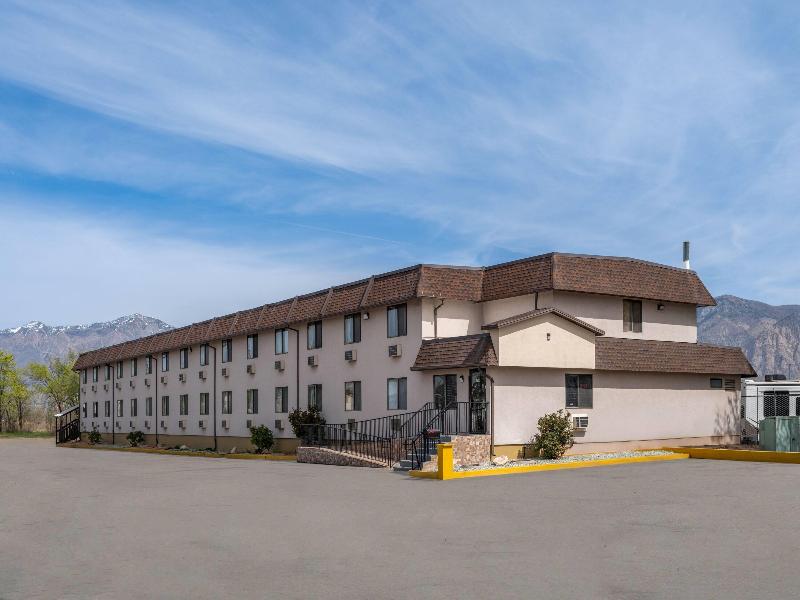 Super 8 By Wyndham Ogden — general view