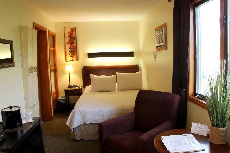 All Seasons Inn image