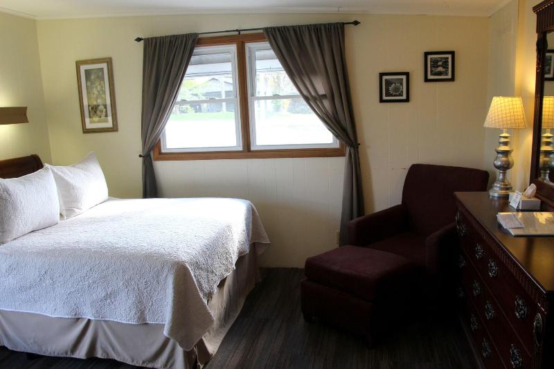 All Seasons Inn image