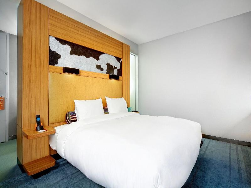 Aloft Bolingbrook image