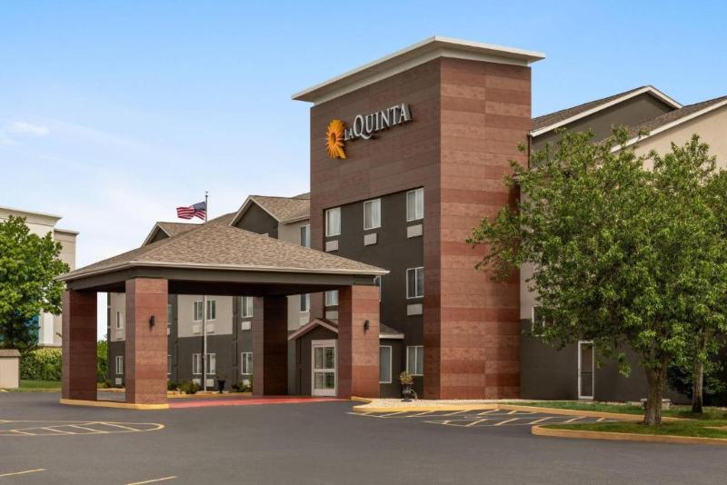 La Quinta Inn Peru Starved Rock State Park image