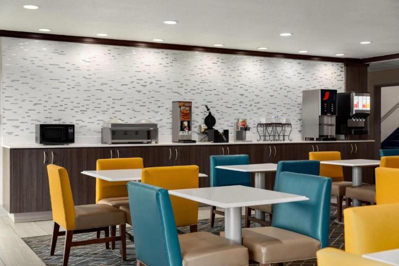 La Quinta Inn Peru Starved Rock State Park image