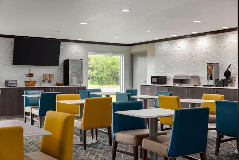 La Quinta Inn Peru Starved Rock State Park image