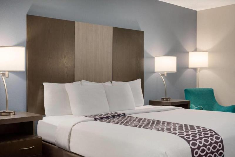 La Quinta Inn Peru Starved Rock State Park image